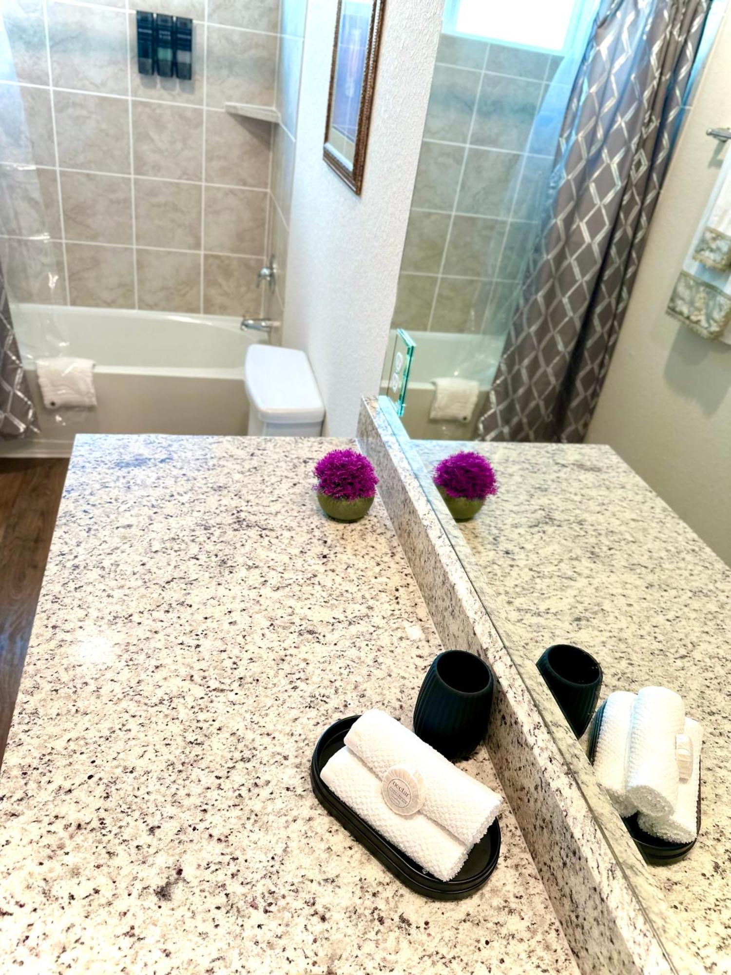 New Home Near Lackland, Seaworld San Antonio Bagian luar foto